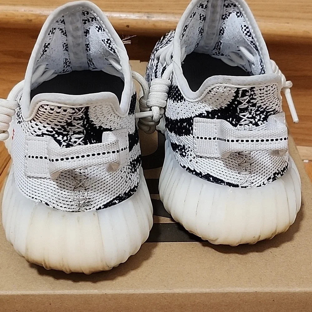 Yeezy - Picture 2 of 4